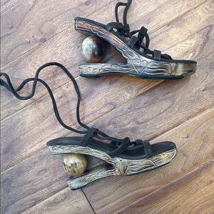 RARE Cha Cha Rare Hand Carved Block Heel Heart Brown Suede Tie Up Heels Size 7